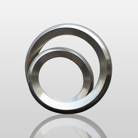 Stainless steel sculpture with polished mirror finish and ring design, suitable for luxury villas, gardens, and courtyards.